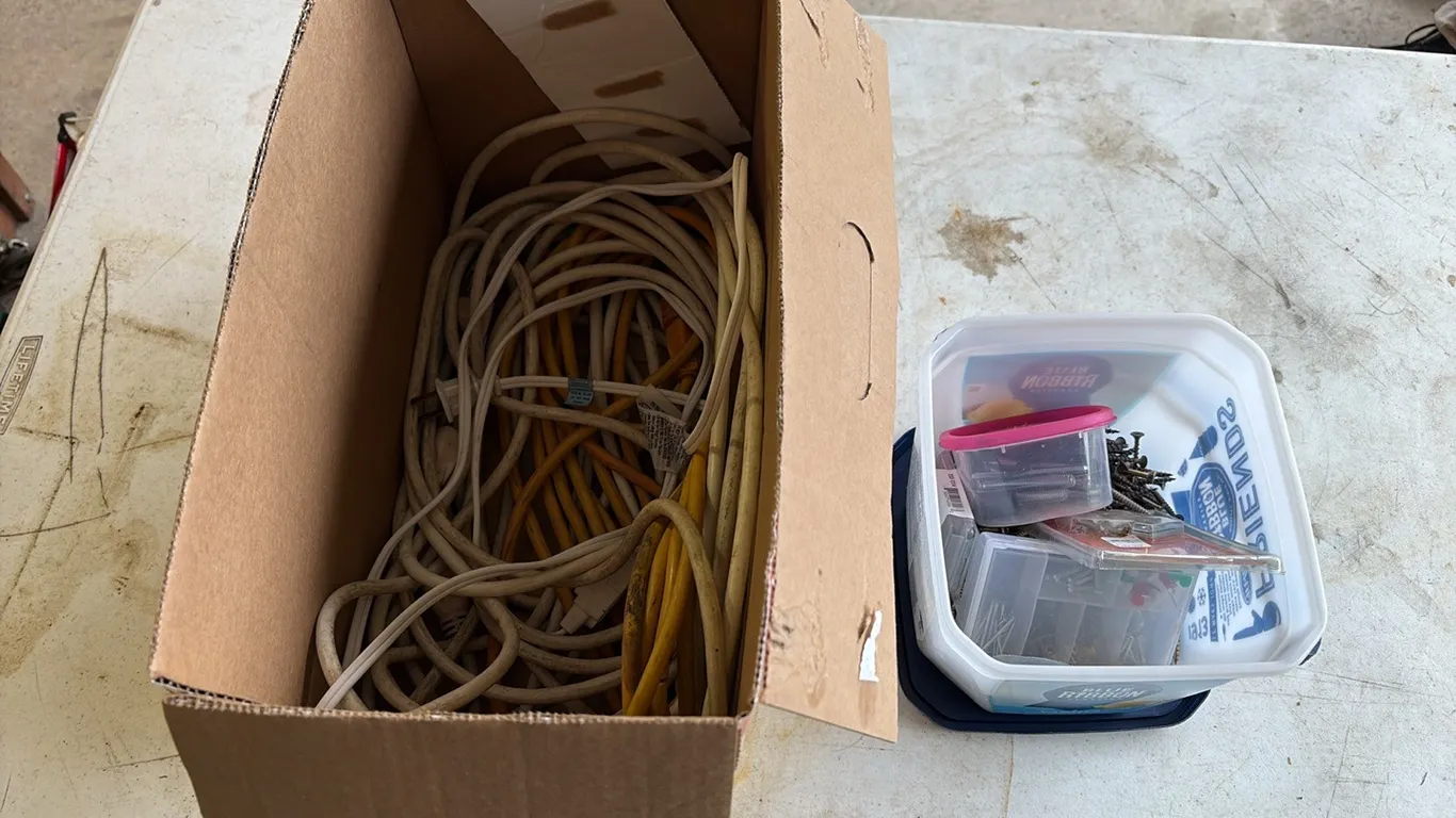 Extension Cords & Hardware
