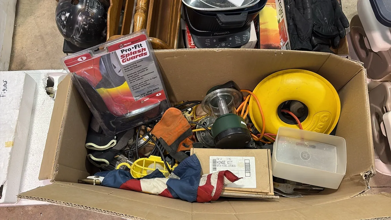 Box of Misc Outdoor/Shop Items