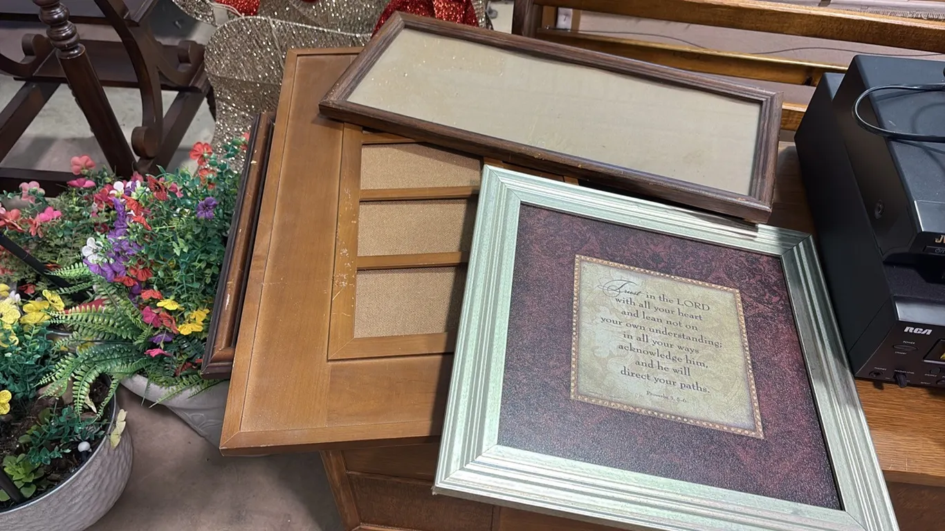 Wall Decor & Frames