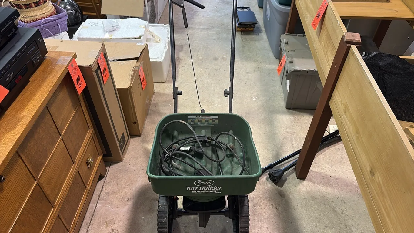 Broadcast Spreader & Extension Cord