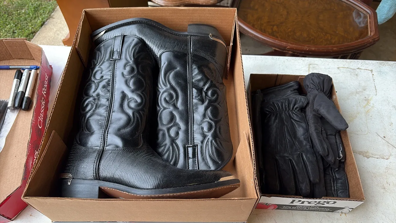 Abilene Cowboy Boots & Gloves