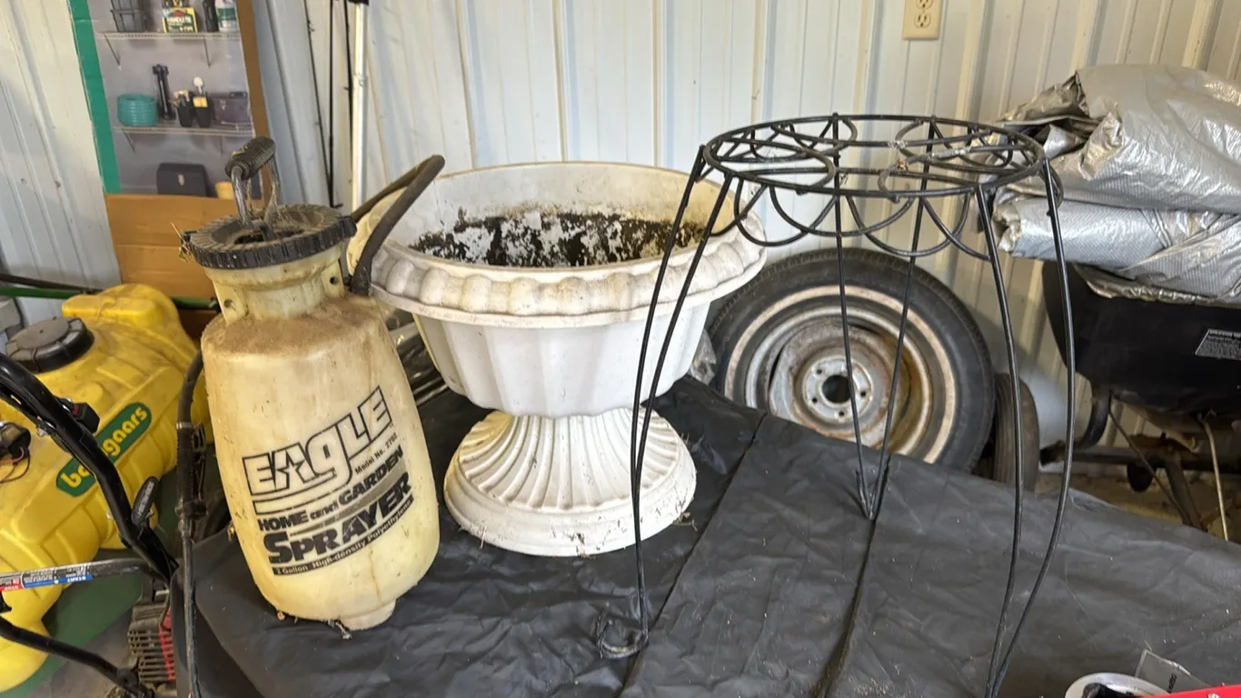 Planter, Plant stand, sprayer