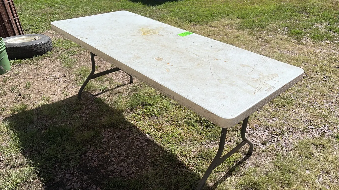 6ft Plastic Table