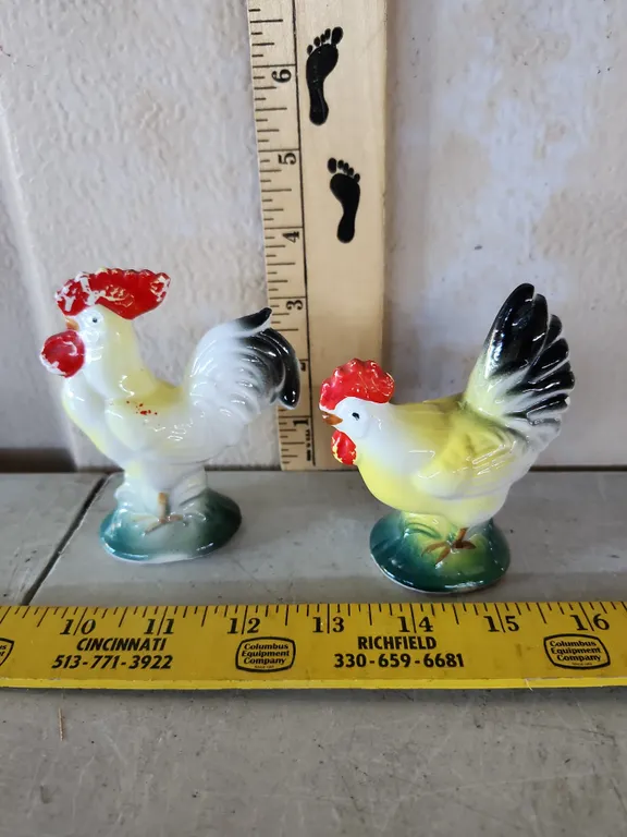 Vintage Japan Ceramic Chicken Salt/Pepper Shakers