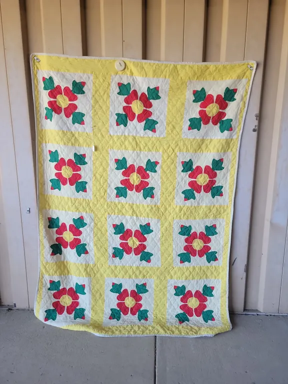 Vintage Hand Sewn Flower Quilt 82"X60"