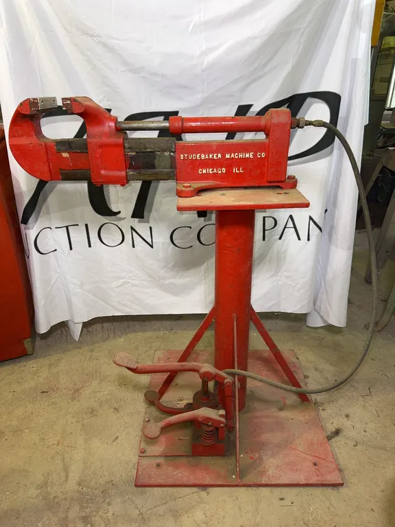 Studebaker Machine Co. Floor Vise