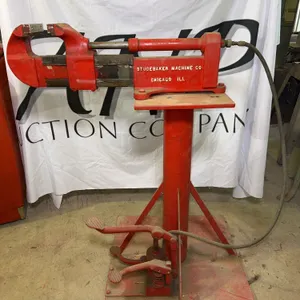 Studebaker Machine Co. Floor Vise