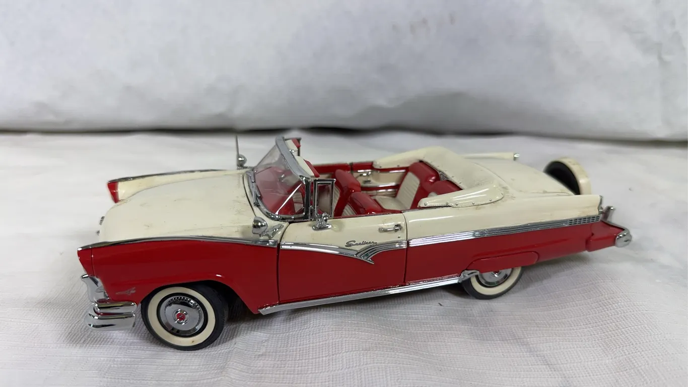 Danbury Mint 1956 Ford Fairlane Sunliner