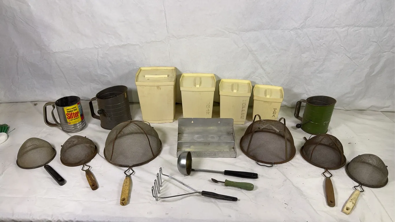 VTG Kitchen Items