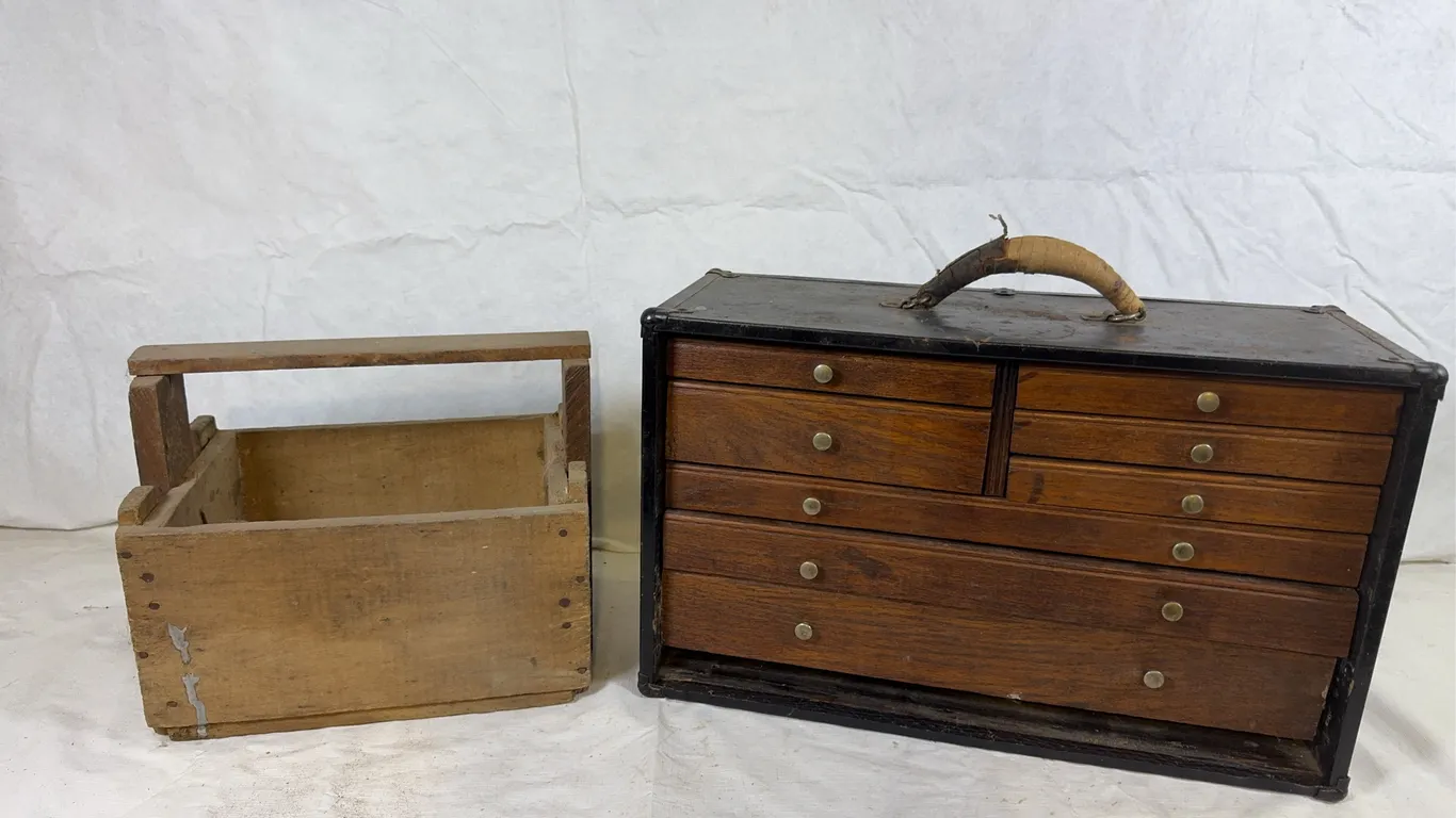 VTG Chest & Primitive Box