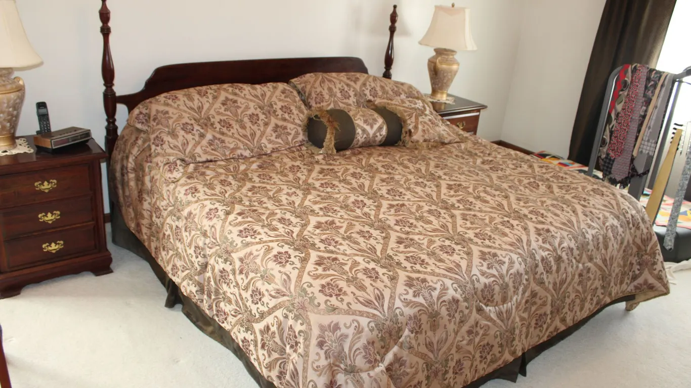 Four-Poster King Bed