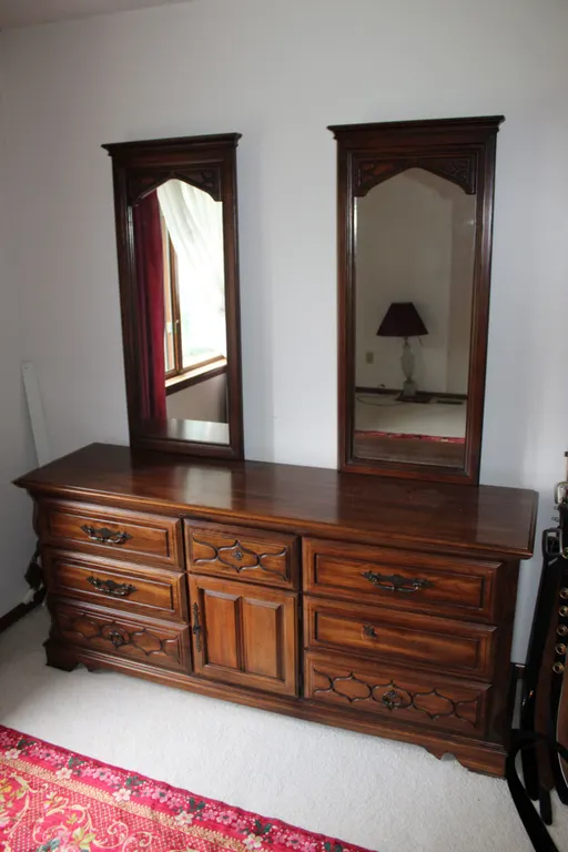 Traditional Dresser & Mirrors