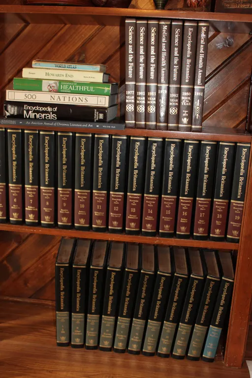 Encyclopedia Britannica & Reference Books