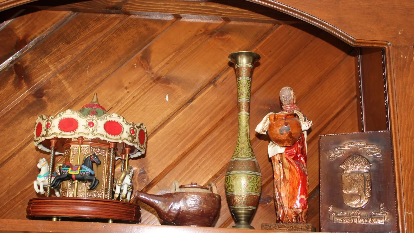 International Decorative Collection