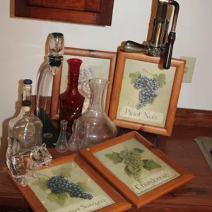 Wine Décor & Accessories