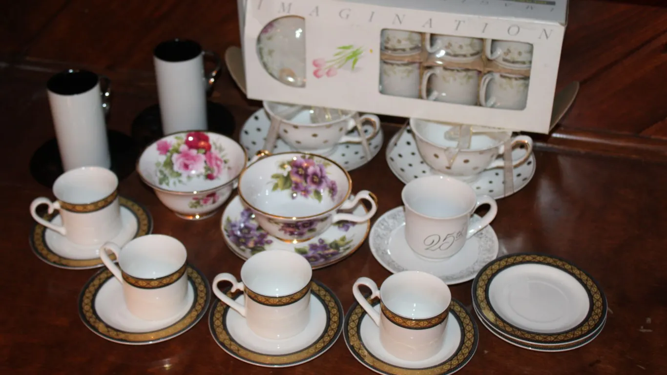 Teacups & Saucers