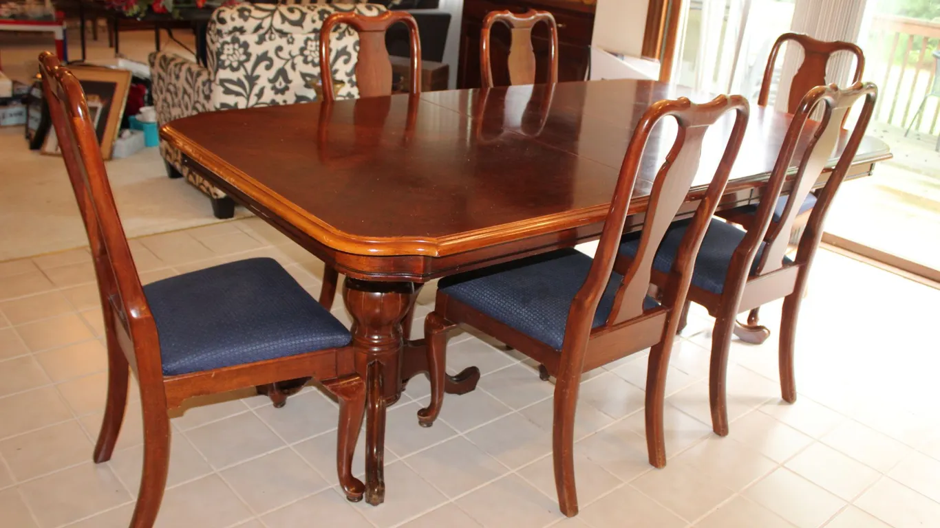 Queen Anne Dining Set