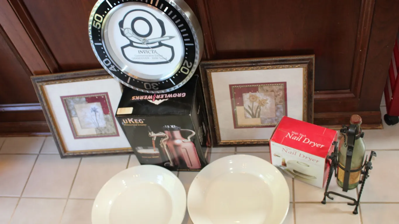 Invicta Clock & Décor