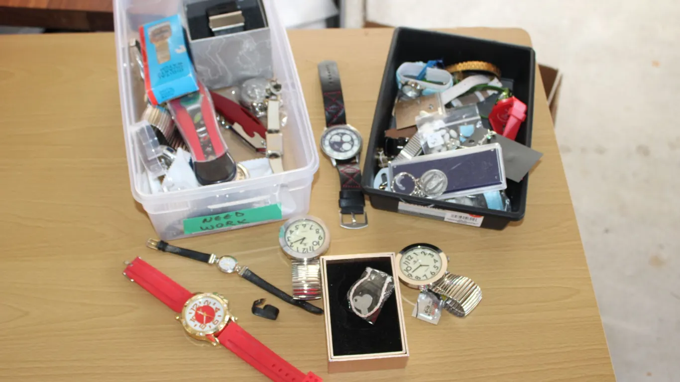 Watches & Accessories