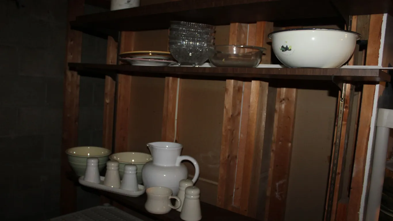 Kitchenware & Serving Pieces