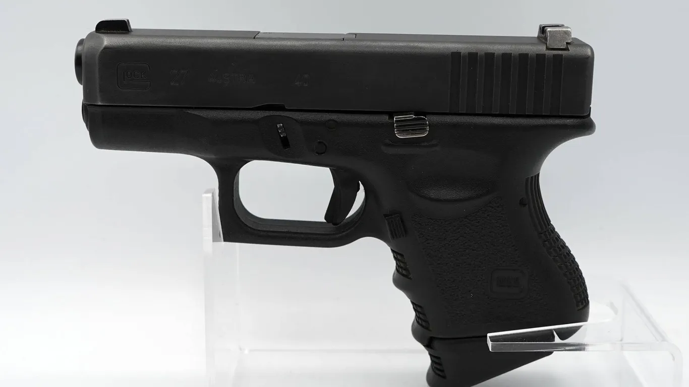 Glock 27 - .40 S&W Pistol, Case, Mags