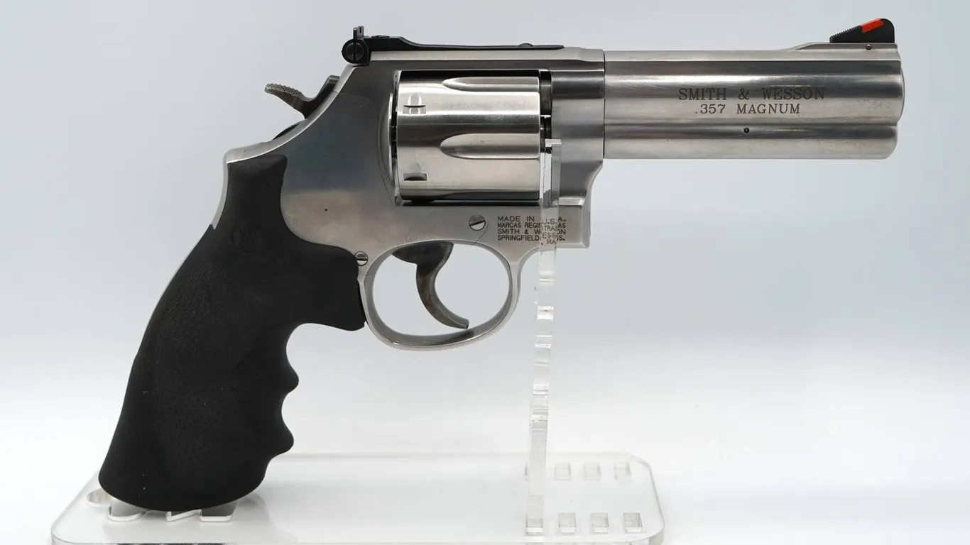 Smith & Wesson - 686-6 - .357 Magnum Revolver