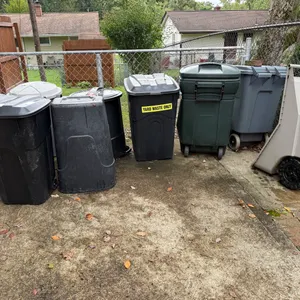 Rubbish Bins ￼