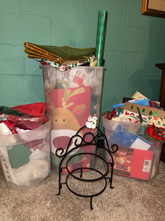 Christmas Gift Wrap, Bags & Holiday Supplies