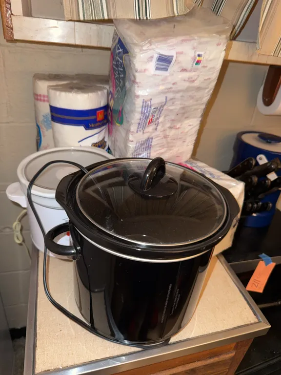 Slow Cookers, Paper Goods & Kitchen Supplies