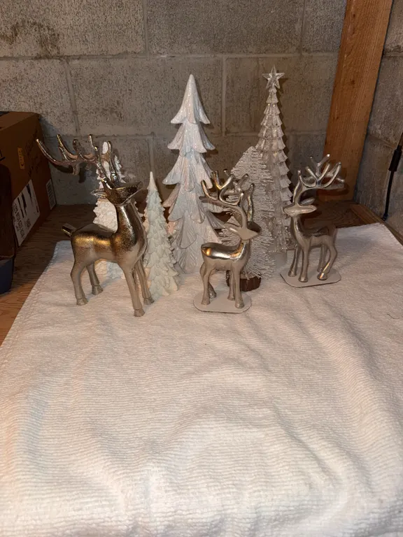 Christmas Reindeer & Tree Décor Collection