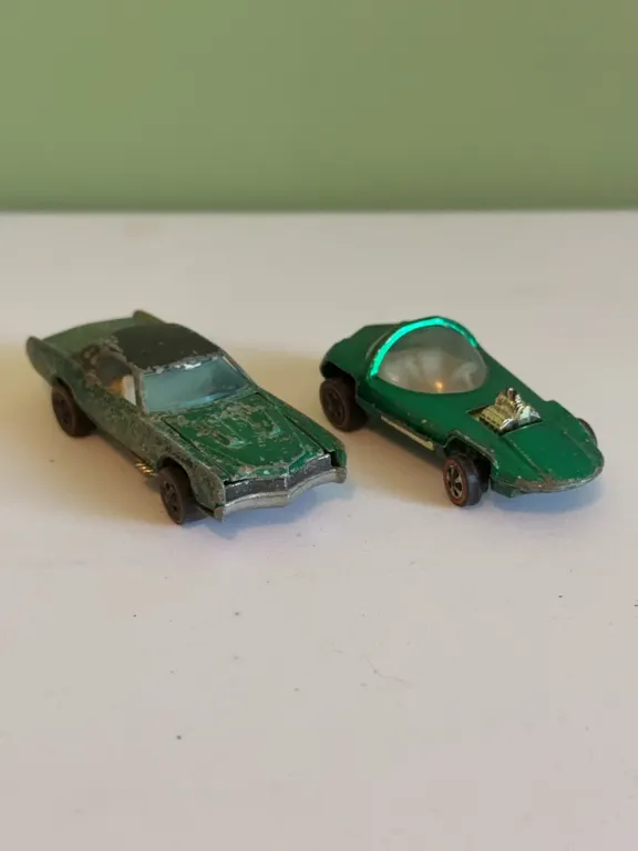 Vintage Hot Wheels Redline Die-Cast Cars – Green Pair