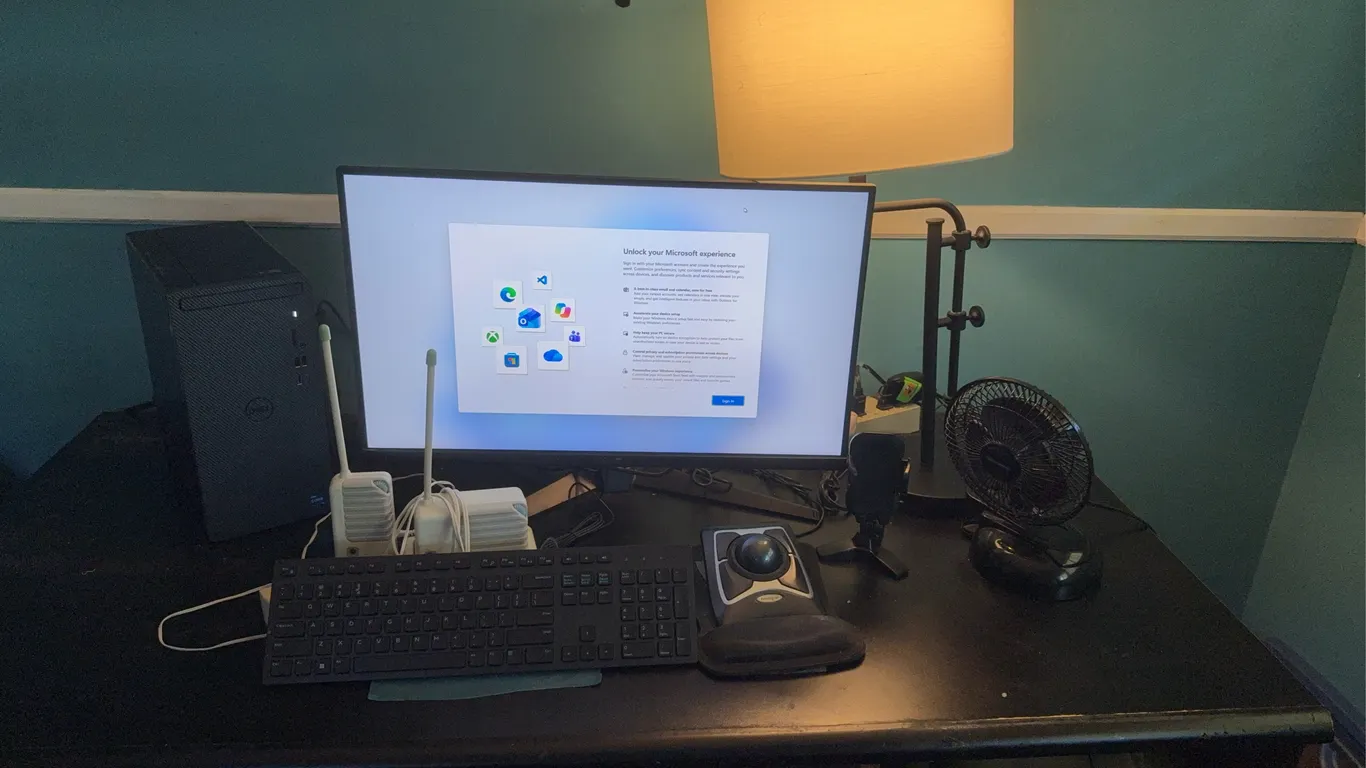Dell Desktop Computer & Monitor Setup with Accessories