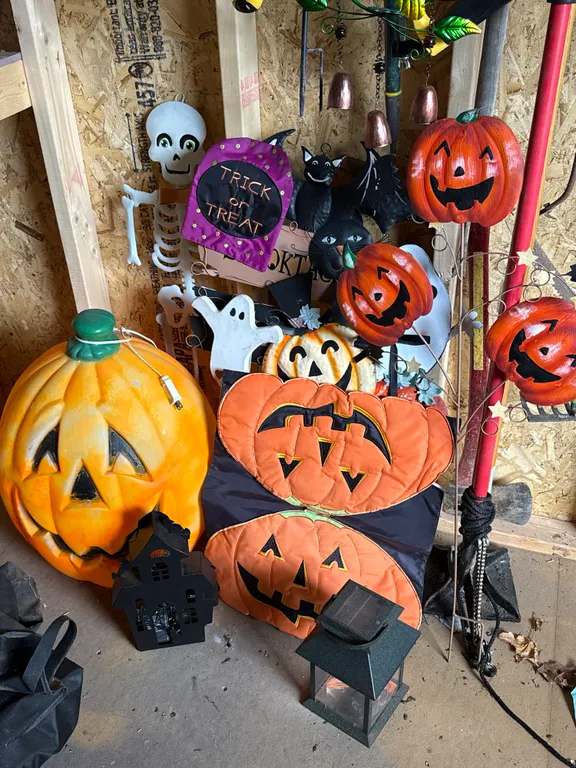 Outdoor Halloween decor 