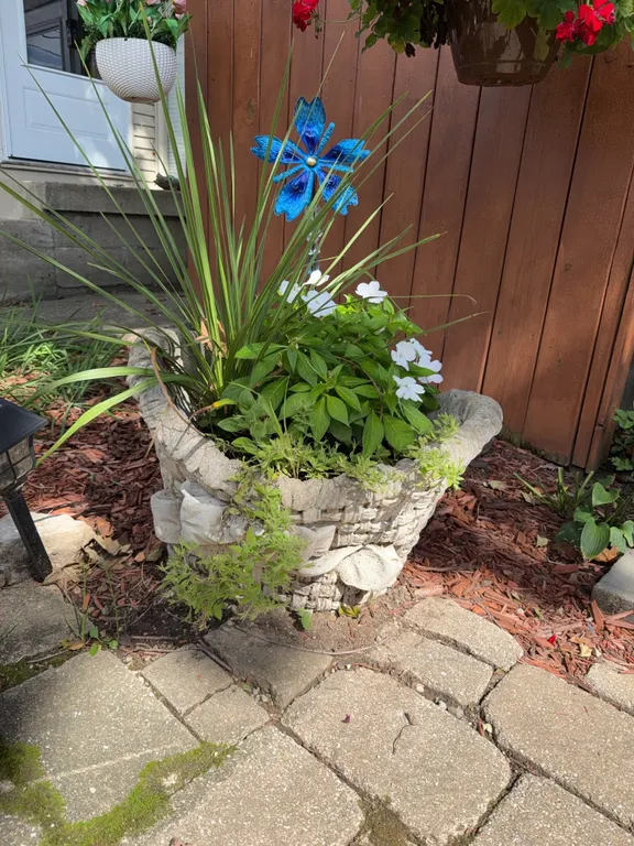 Decorative Basket-Style Outdoor Garden Planter