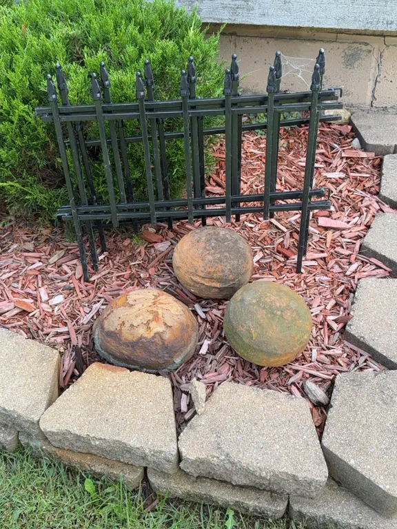 Garden Fence Panels & Decorative Spheres