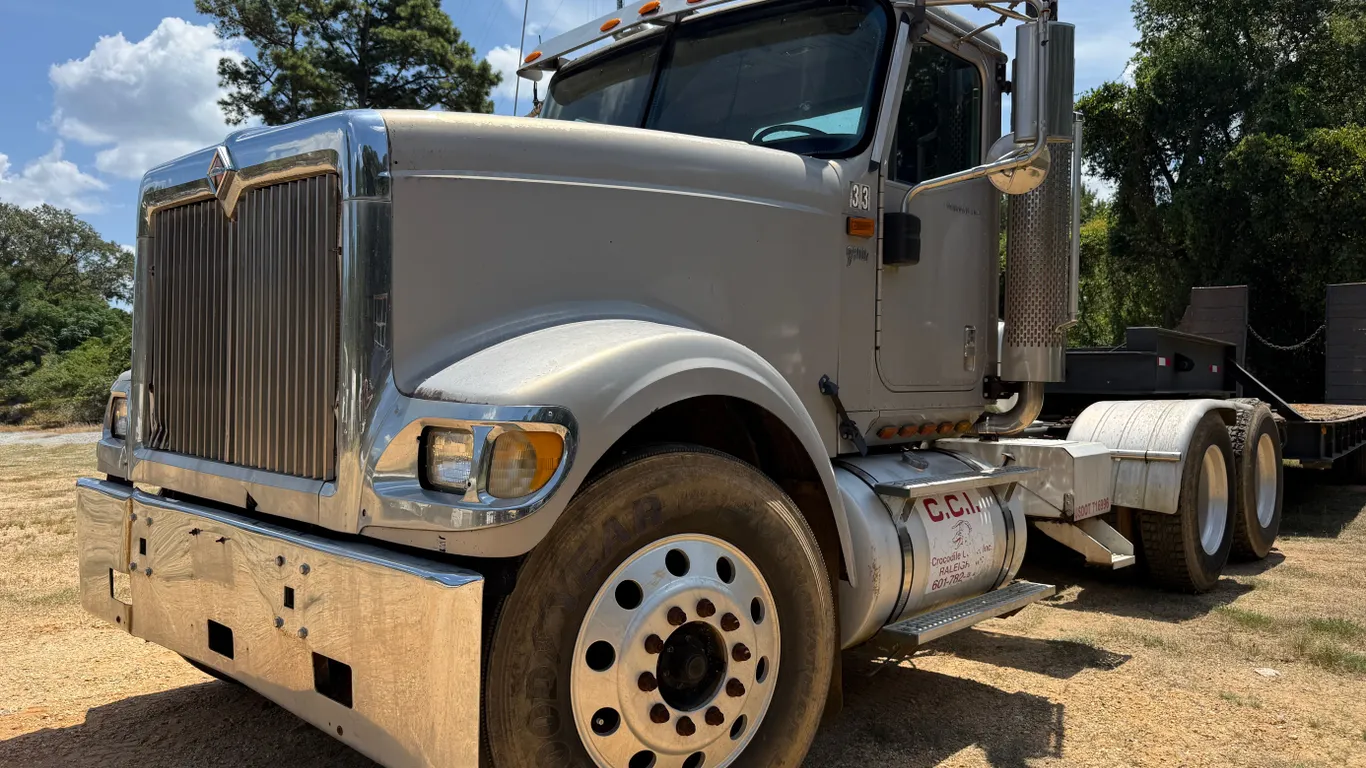 2007 INTERNATIONAL 9900I TANDEM AXLE DAY CAB TRUCK TRACTOR VIN: 2HSCHAPRX7C410315