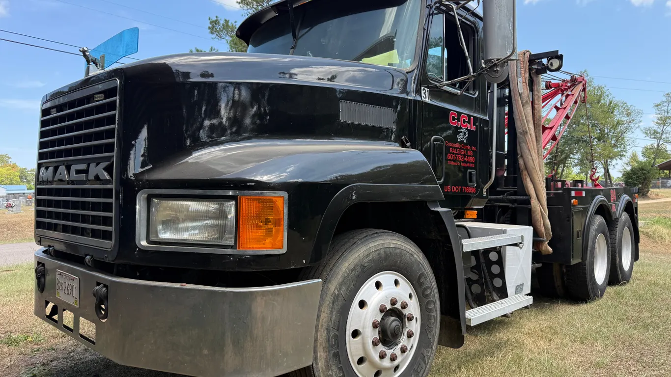 1996 MACK CH613 TANDEM AXLE WRECKER VIN: 1M1AA12Y3TW065002