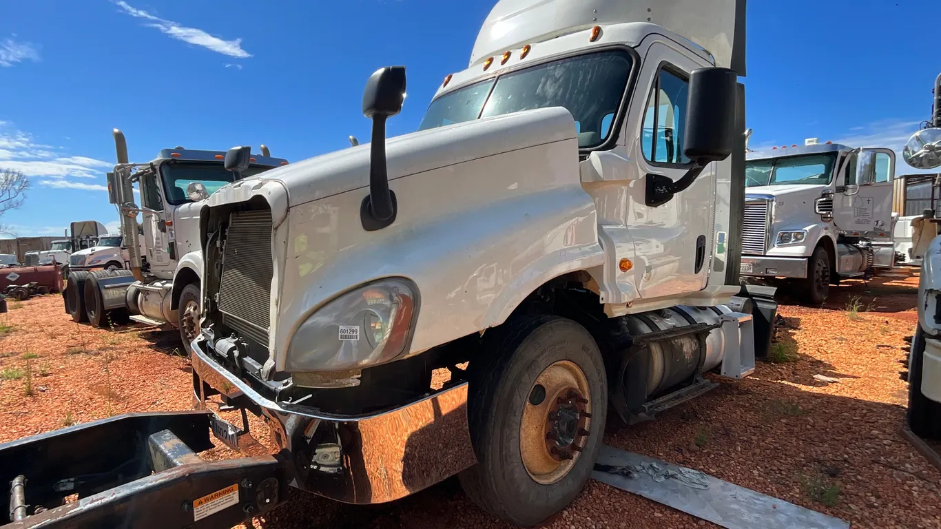 2015 FREIGHTLINER CASCADIA TANDEM AXLE DAY CAB TRUCK TRACTOR VIN: 1FUJGEDV0FLGF3767