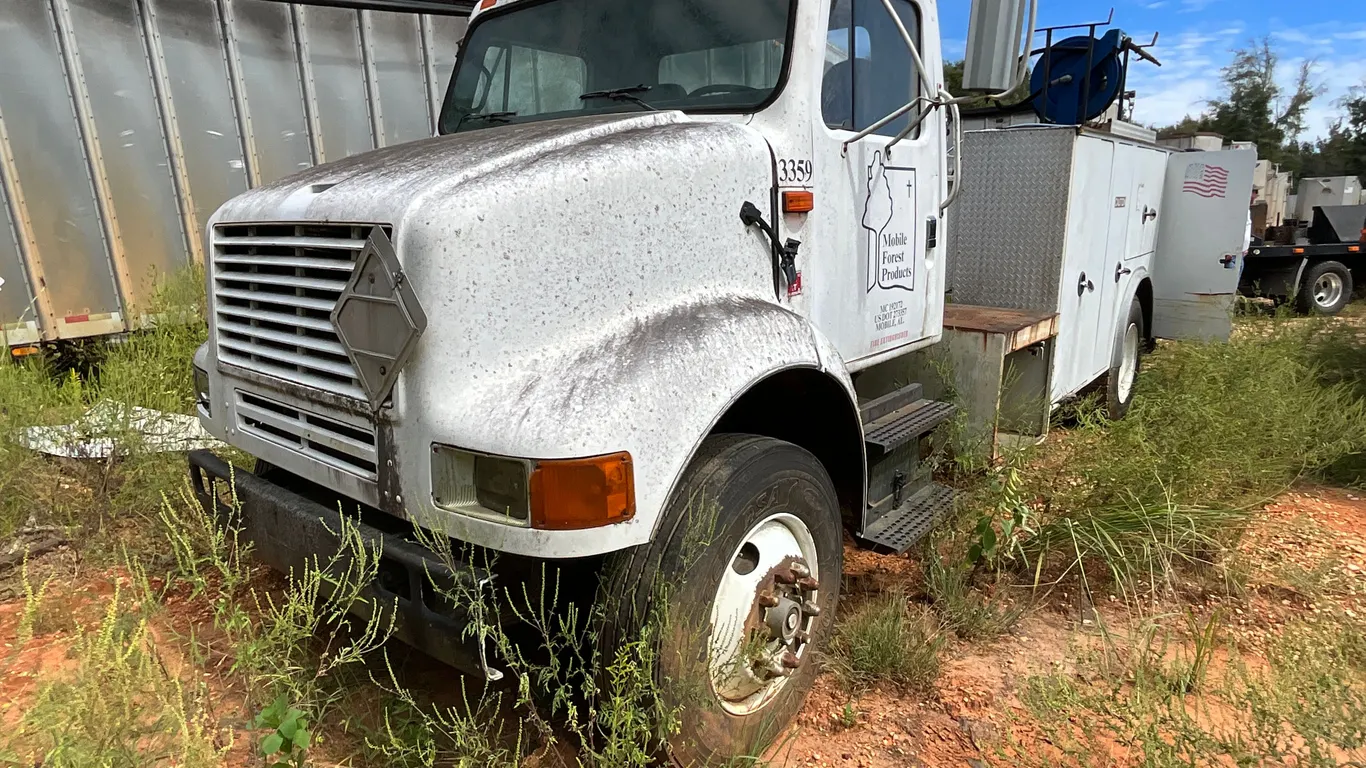 1993 INTERNATIONAL 8100 4X2 S UTILITY TRUCK VIN: 1HSHBN6N7PH515237