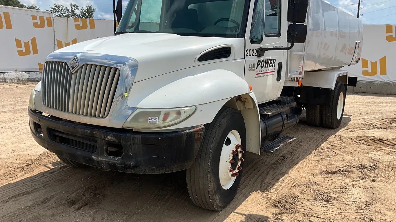 2004 INTERNATIONAL MA035 S FUEL & LUBE TRUCK VIN: 1HTMKAAN24H660109