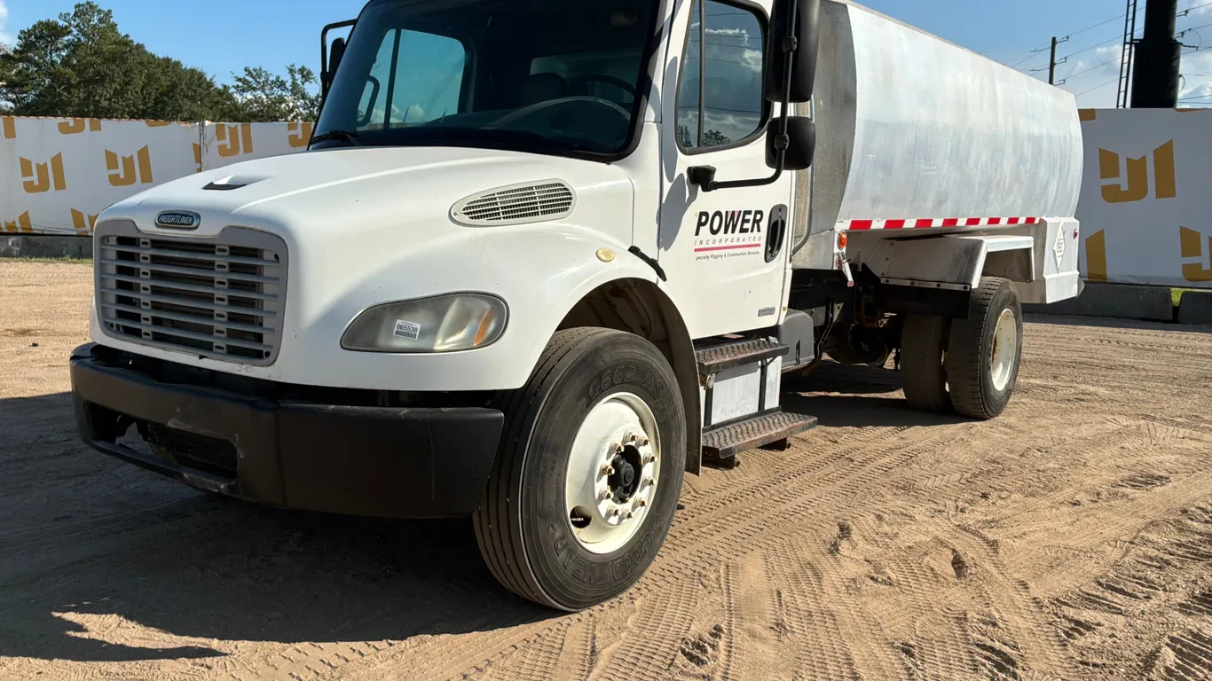 2006 FREIGHTLINER M2 S FUEL & LUBE TRUCK VIN: 1FVACXDC56HV93975