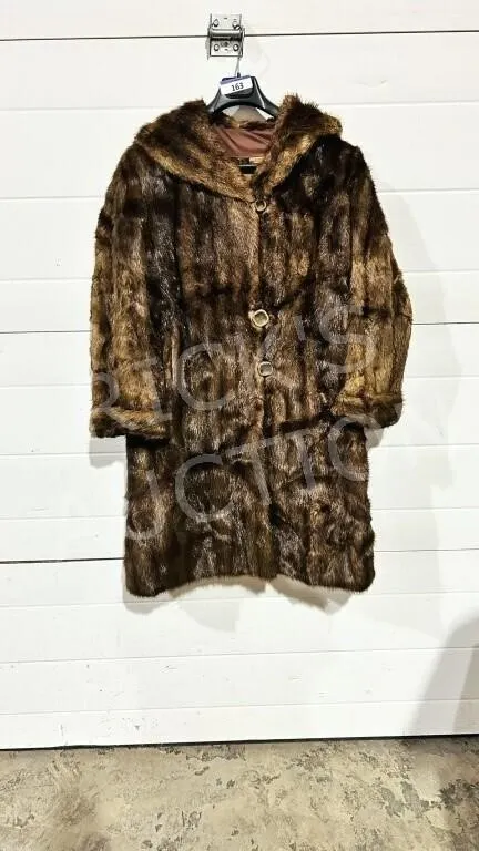vintage 3/4 quarter length fur coat