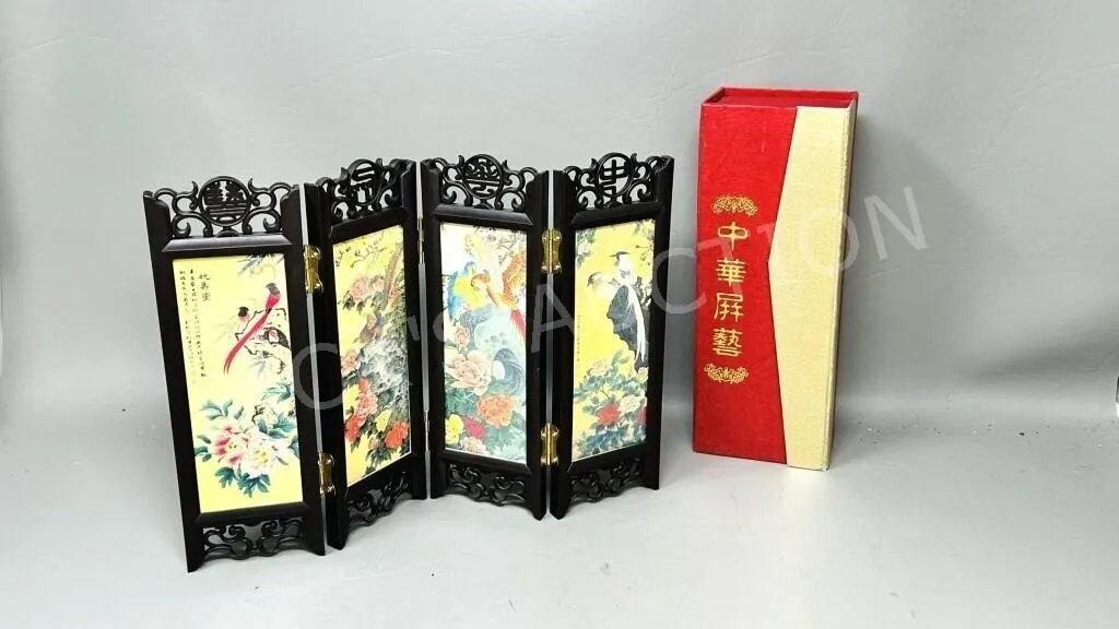 7" tall 4 panel table top screen in box