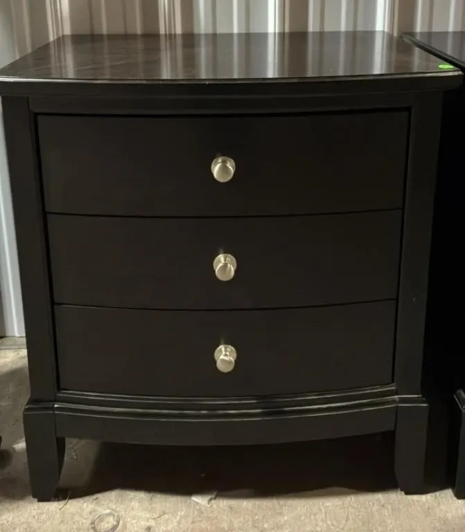 Dark Brown 3 Drawer Modern Style Side Table. 26�Wx