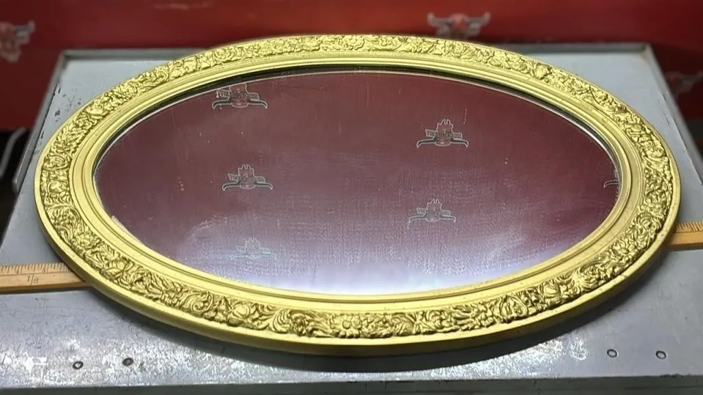 Oval Mirror. 19�Wx27.5�H. *NO SHIPPING *LYS