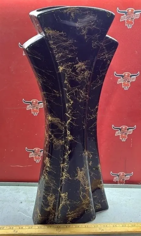23" of 1980�s Vase Majesty. *NO SHIPPING