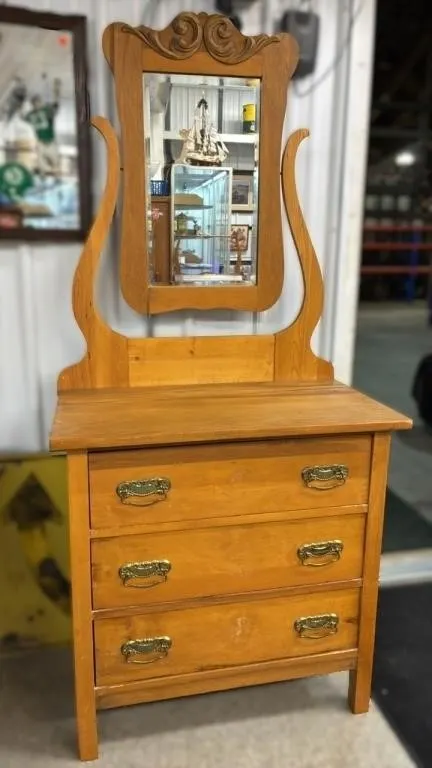 Vintage 3 Drawer Dresser W/Mirror.