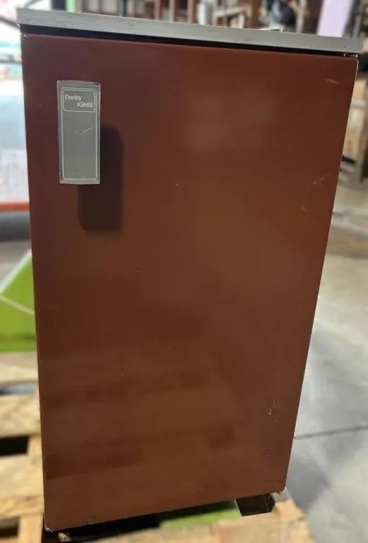 Danby Ignis Refrigerator. 18�Wx24�Dx34�H. Working