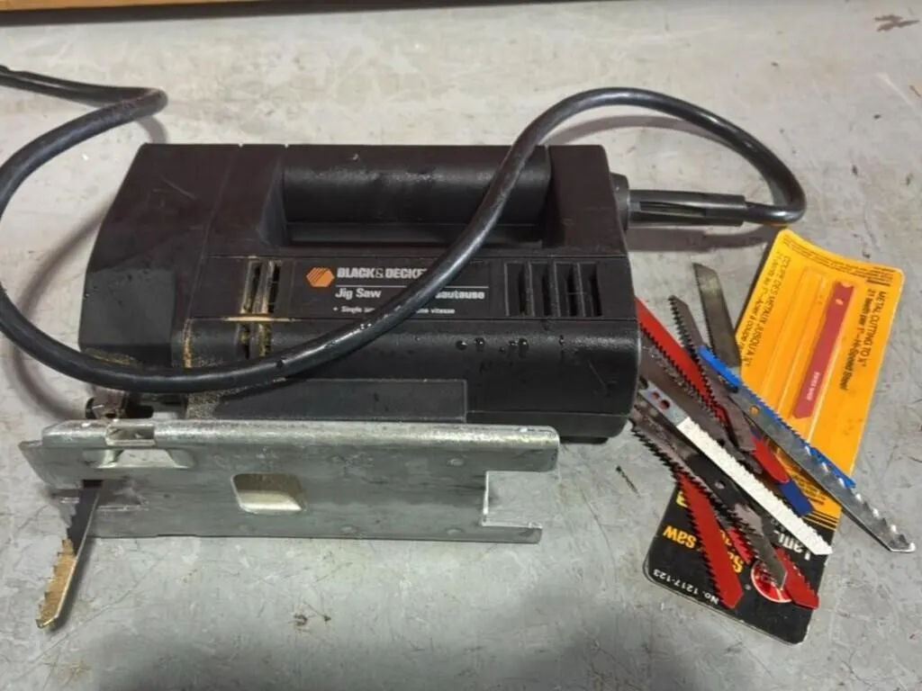 Black & Decker Jigsaw W/Blades. *NO SHIPPING