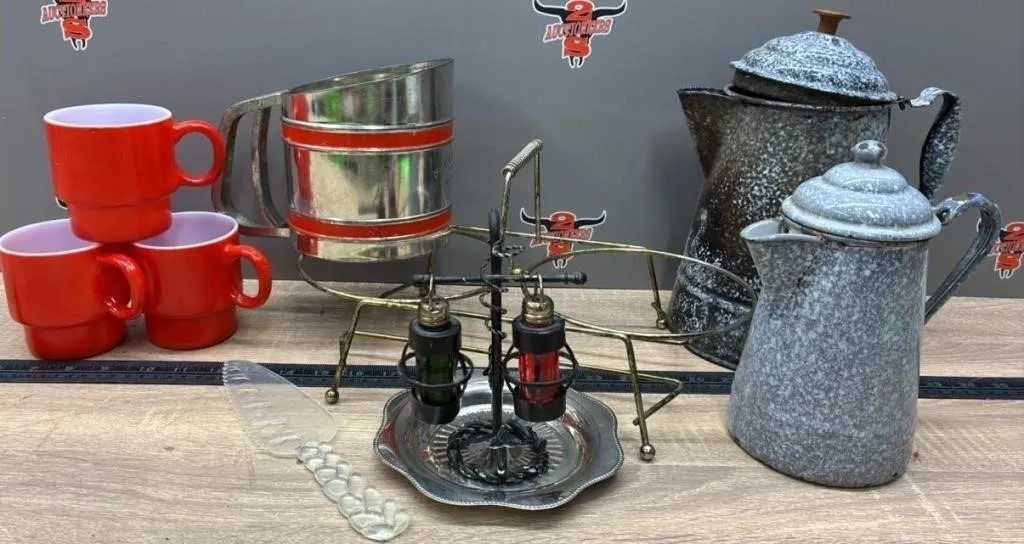 Asst. Vintage Kitchen Items. *NO SHIPPING